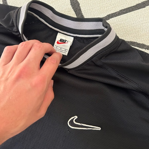 Vintage mesh Nike shirt - Picture 2 of 3